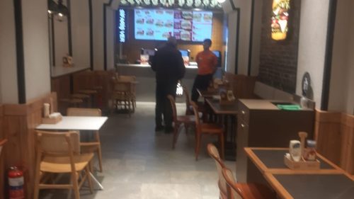 “Burger Yeyelim”də böyük qanun pozuntuları aşkarlandı