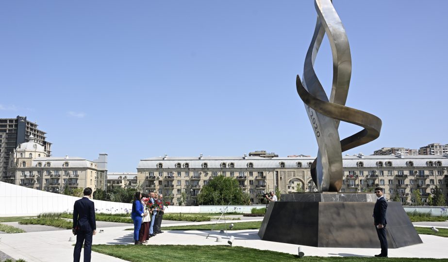 Mərakeş nümayəndə heyəti Zəfər parkını ziyarət edib