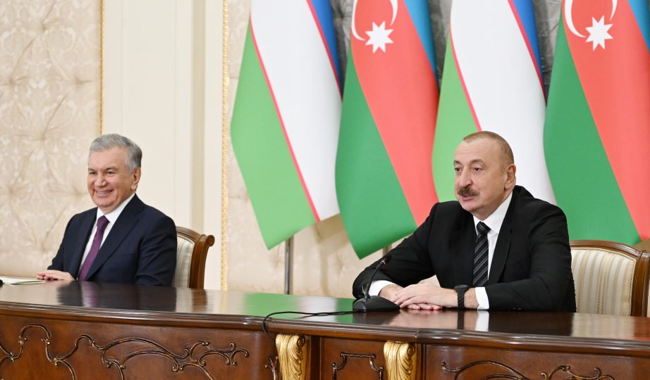 İlham Əliyev: Şavkat Mirziyoyevin islahatları investisiya prioritetimizə səbəbdir