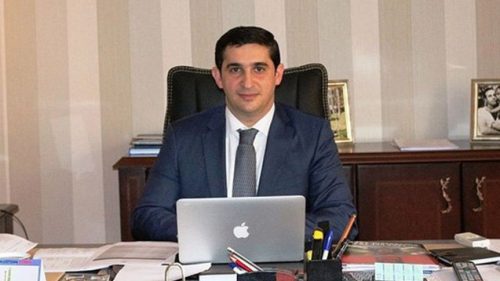 8 saylı cəzaçəkmə müəssisəsinin baş həkimi Ruslan Məmmədov məhkum ölümlərində və dərman satışında ittiham olunur