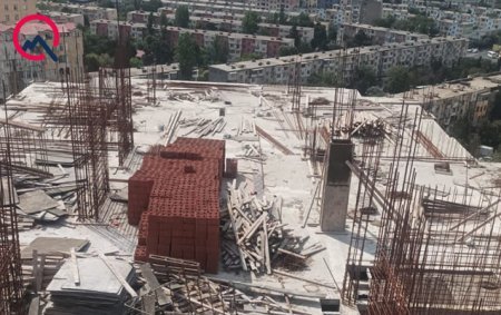 “Şərq İnşaat” MMC 21 aylıq binanı 4 ildir bitirmir: Layihədən kənar mansard aşkarlandı