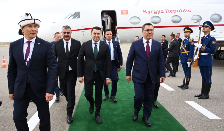 Qırğız Prezidenti Sadır Japarov Azərbaycana səfərə gəldi