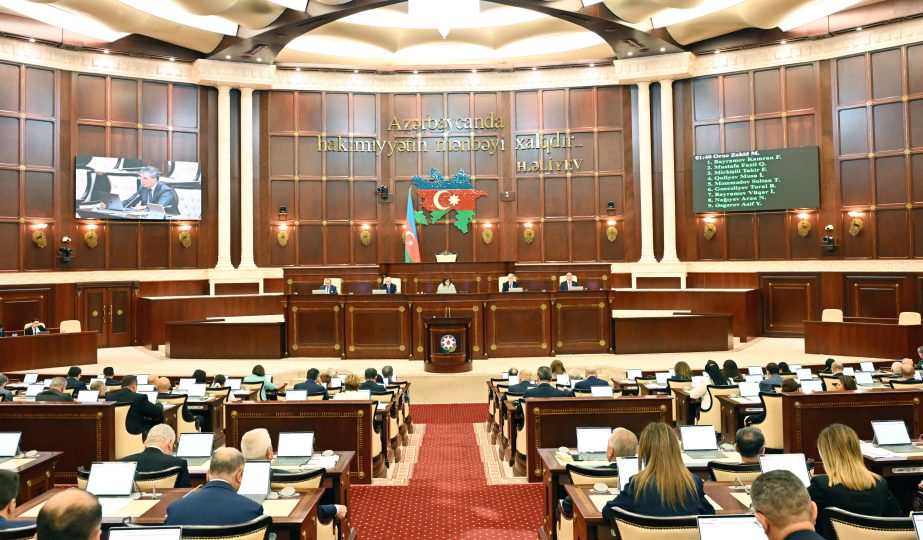 Milli Məclis Normativ hüquqi aktlar haqqında Konstitusiya Qanunundakı uyğunsuzluğu aradan qaldırdı