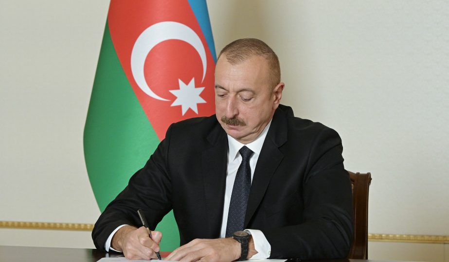 Bakinski raboçi”, “Respublika” və “Xalq qəzeti” Prezident Fərmanı ilə dəyişdirildi